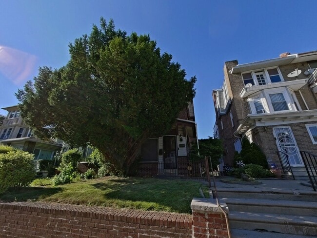 Building Photo - 6237 Carpenter St Unit 2