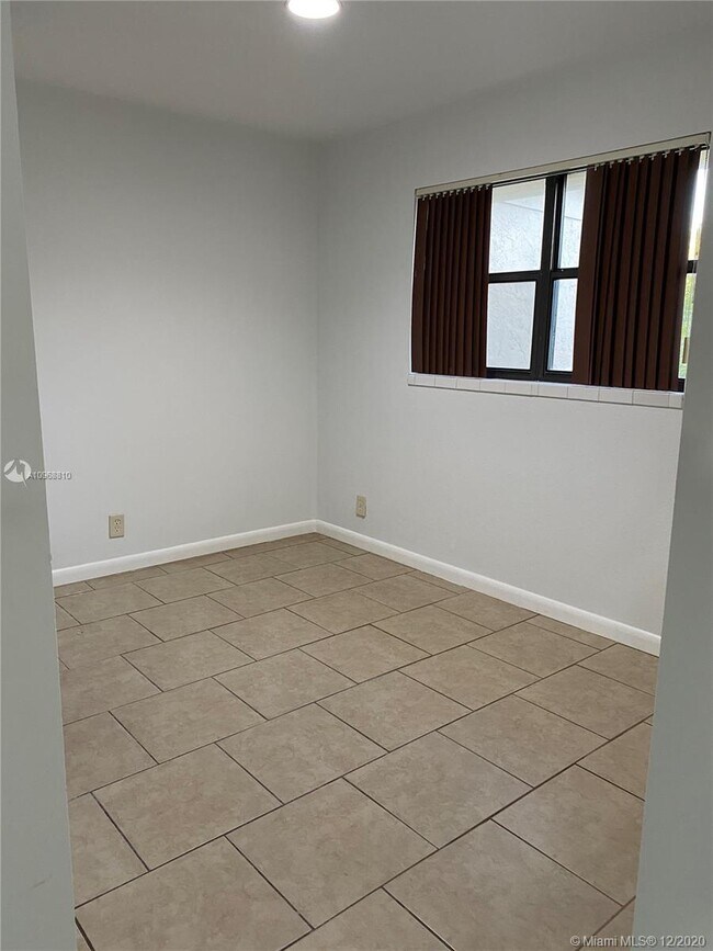 Photo - 4096 N Pine Island Rd Unit 2111