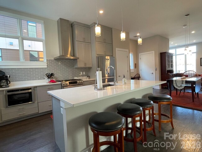 Photo - 2 Bauhaus Ct.