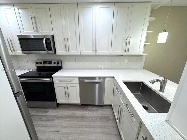 Photo - 2626 Riverside Dr Unit 2626