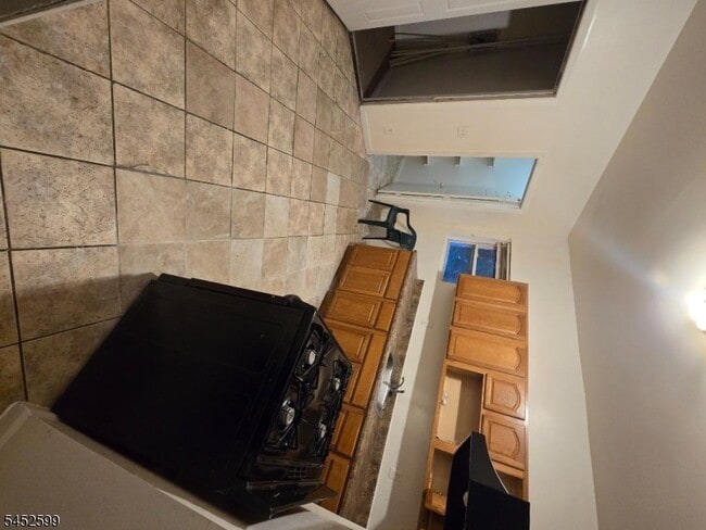 Building Photo - 782 Grove St Unit 2