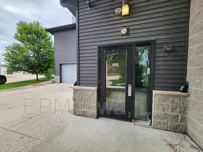 Photo - 221 E 5th St