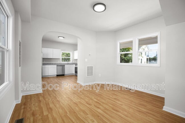 Photo - 1424 William St Unit A