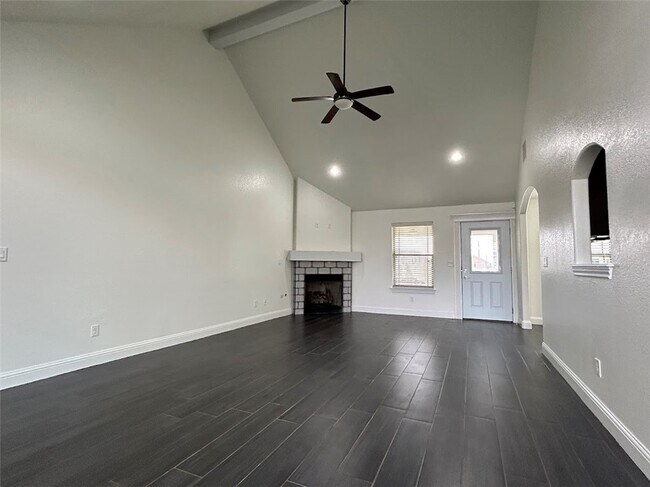 Photo - 910 Sunset Ln