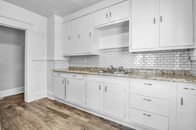 Building Photo - 1697 Seneca St Unit Lower Rental