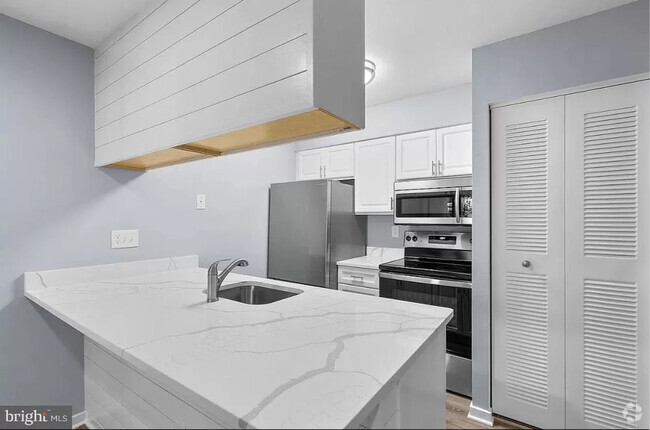 Building Photo - 10132 Hellingly Pl Unit 288 Rental