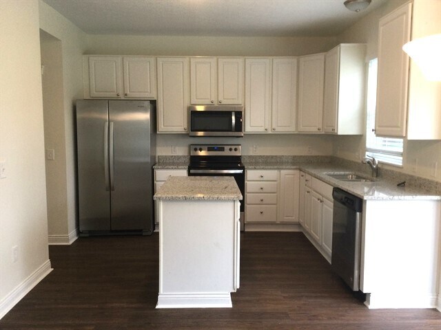 Photo - 410 Scott Farms Blvd