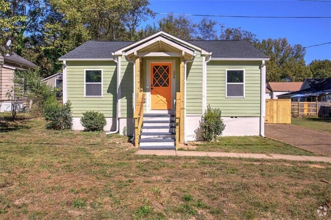 Building Photo - 306 Camp St NE Rental