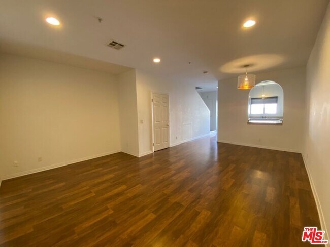 Photo - 5248 Satsuma Ave Unidad 2