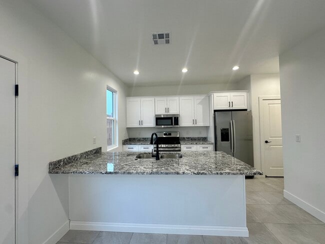 Photo - 186 N 2470 W