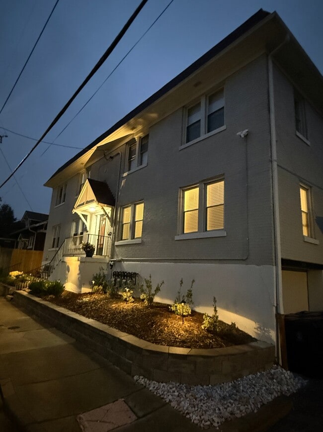 Building Photo - 1844 Deer Park Ave Unit 4