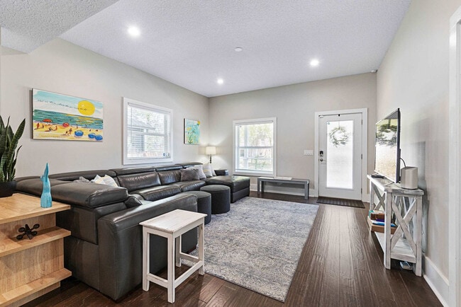 Photo - 76 Sanford St Unidad ID1281941P