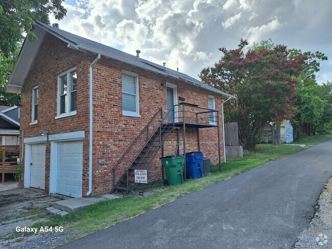 Building Photo - 101.5 W Hallsell St Rental