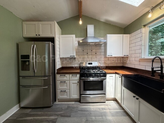 Photo - 155 West Dr