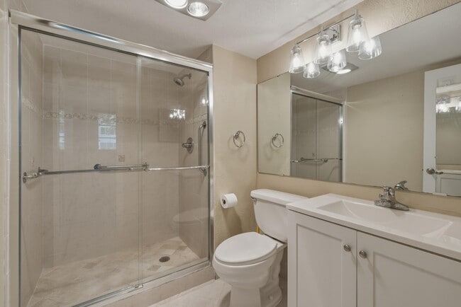 Photo - 681 S Hollybrook Dr Unidad 109