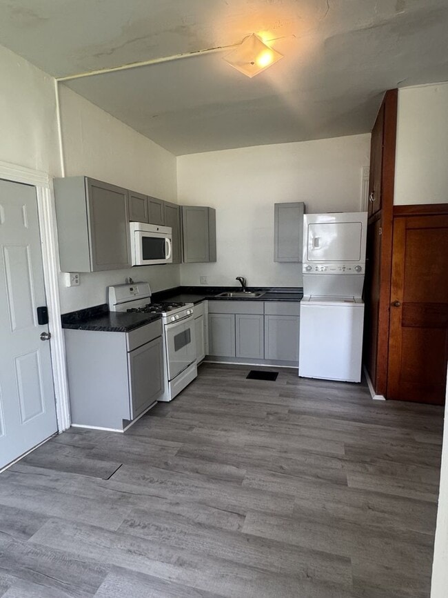 Photo - 6801 Lexington Ave Unit 1