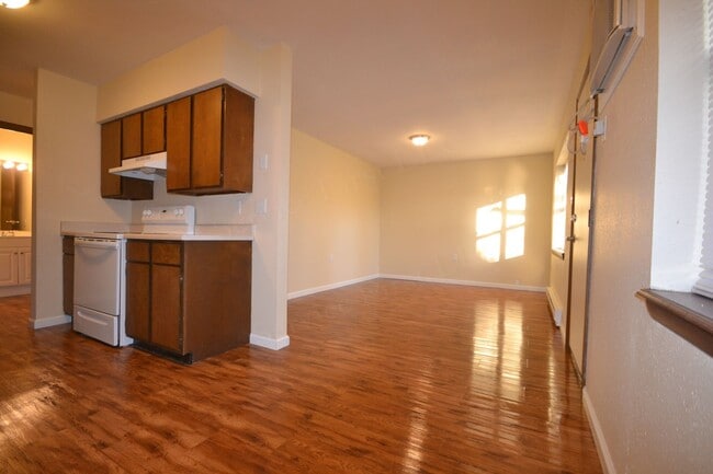 Photo - Longton Apartments Unit 11