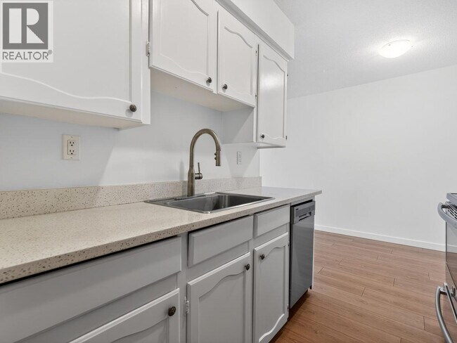 Photo - 170 W 4th St Unit 308
