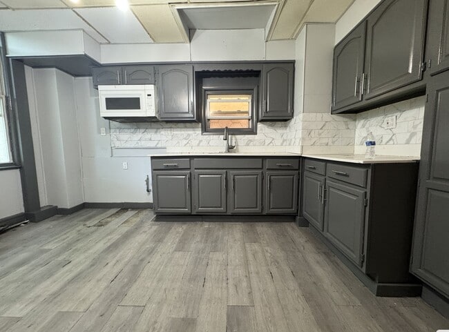 Photo - 154 Bayview Ave Apartments Unit 2