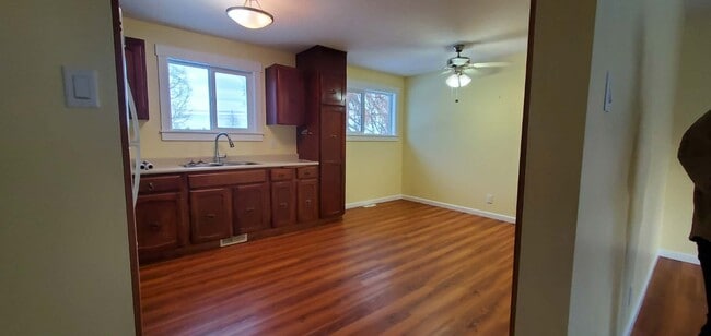 Photo - 4586-3004586 Heather Rd