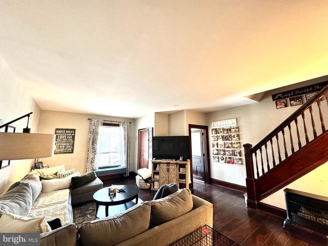 Photo - 425 Juniper St