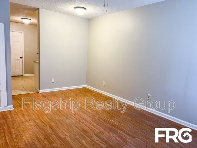 Photo - 211 Connie Cir