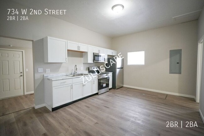 Photo - 734 W 2nd St