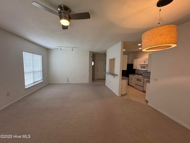 Photo - 1600 Sturdivant Dr