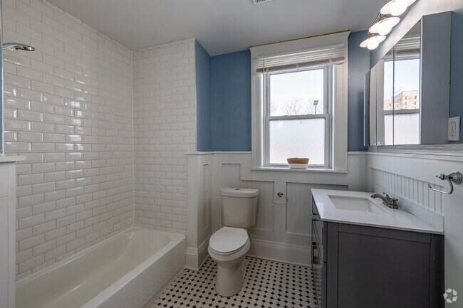 3BR, 2.5BA - 1,500SF - Second Bathroom