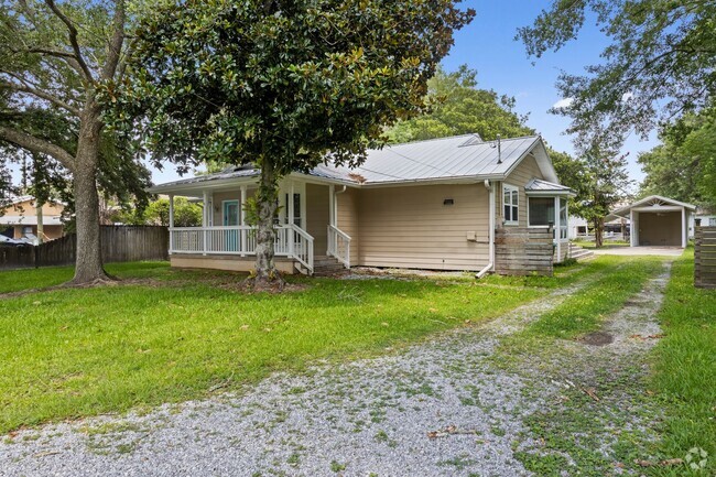 Building Photo - Charming Coastal Living in Downtown Ocean ... Rental