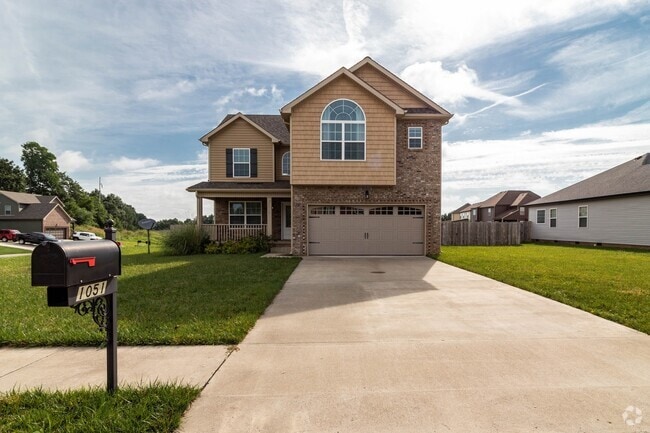 Building Photo - Pet Friendly Four Bedroom! Rental