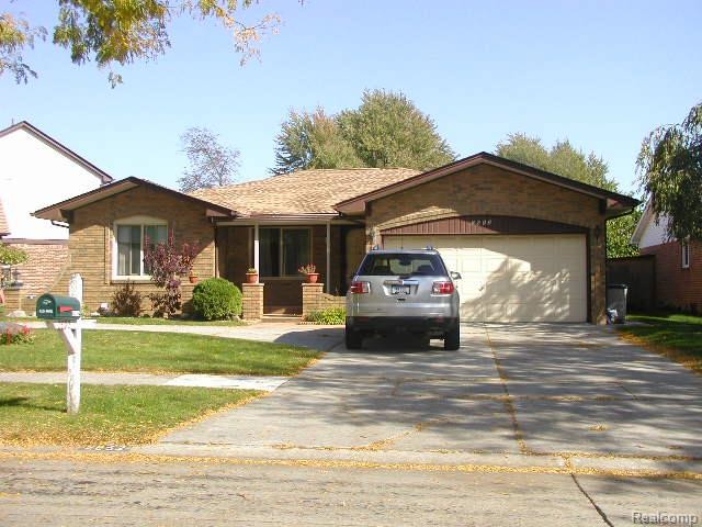 Building Photo - 2952 Sylvan Dr