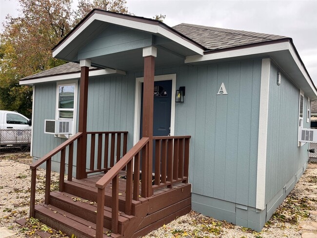 Photo - 535 Plymouth St Unit A