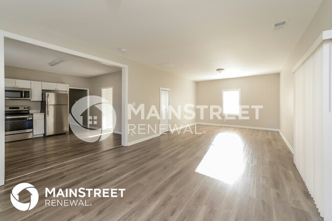 Photo - 320 W Steele St