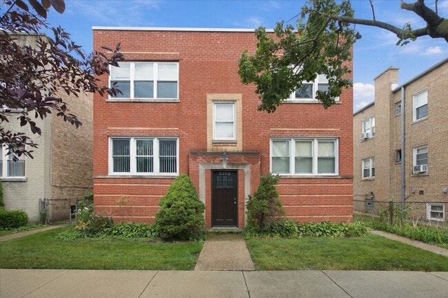 Building Photo - 2553 W Summerdale Ave