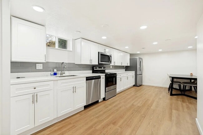 Building Photo - 8947 S 500 E