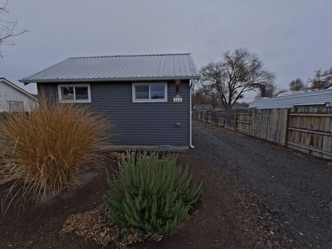 Lovely Remodeled 2 Bedroom Home in the hea... - Lovely Remodeled 2 Bedroom Home in the hea...