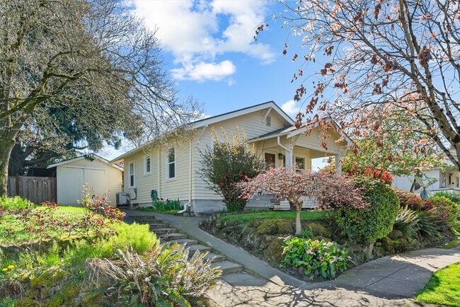 Photo - 840 N Farragut St