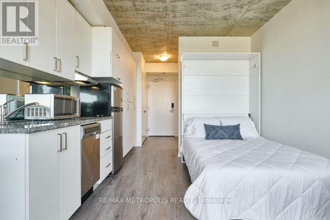 Photo - 1900 Simcoe St N Unit 413