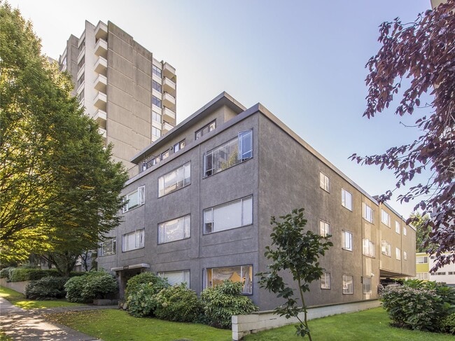 Building Photo - 1540 Haro St Unit 212