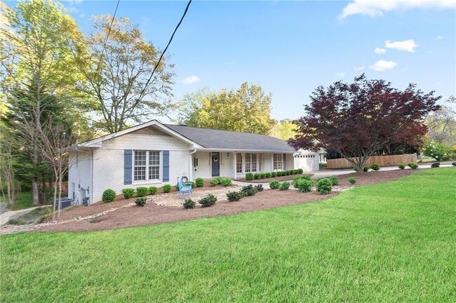 Photo - 4555 Runnemede Rd NW