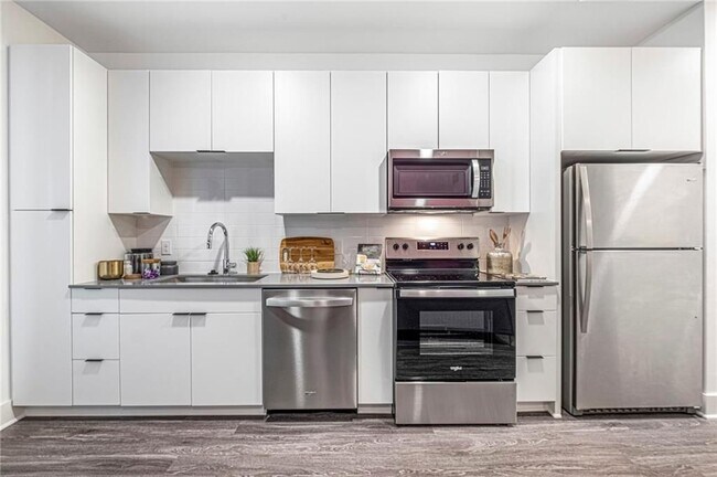 Photo - 72 Milton Ave SE