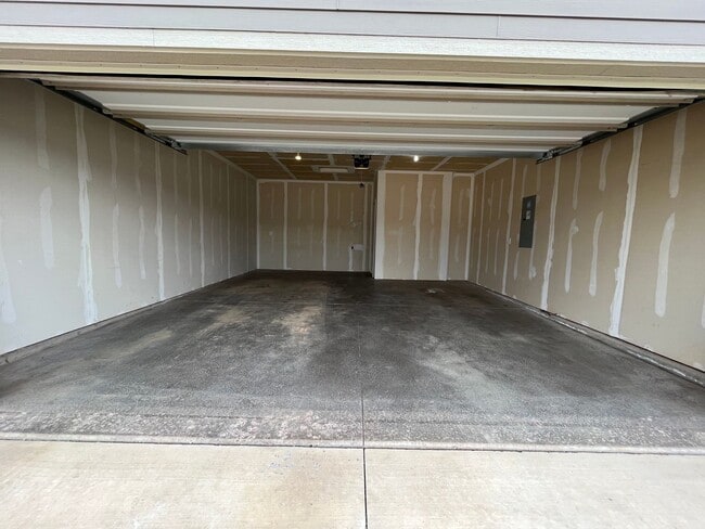 Photo - 3 Bed/2.5 Bath Townhome For Rent!