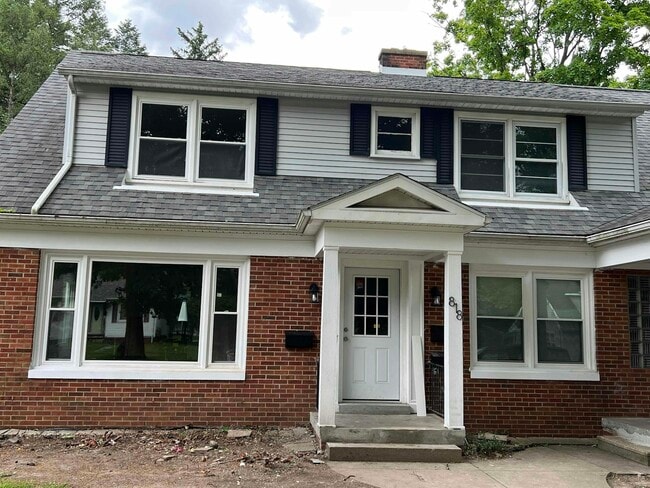 Building Photo - 818 N Monroe St Unit 3