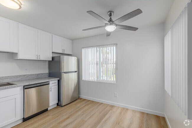 2BR, 1.5BA - 920SF - Kitchen