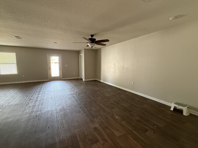 Photo - 1004 Limpkin St