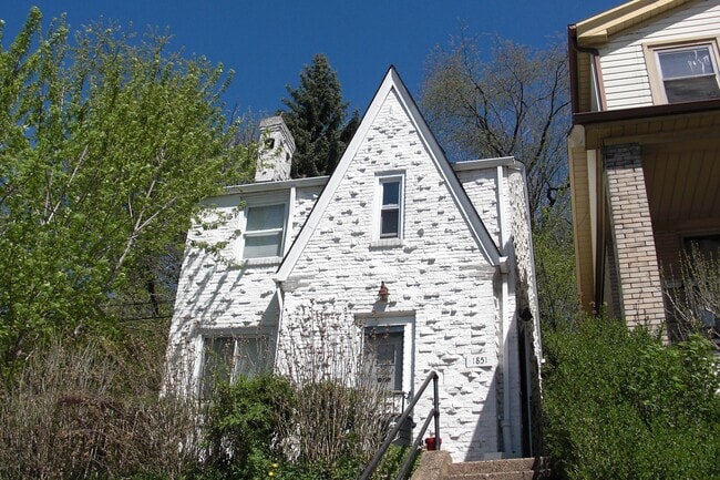 Building Photo - 1851 Capital Ave Unit 2