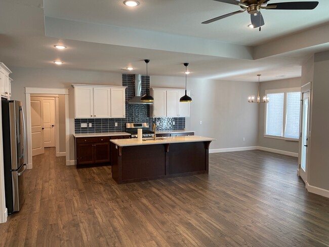 Building Photo - 1218 Little Knife Dr