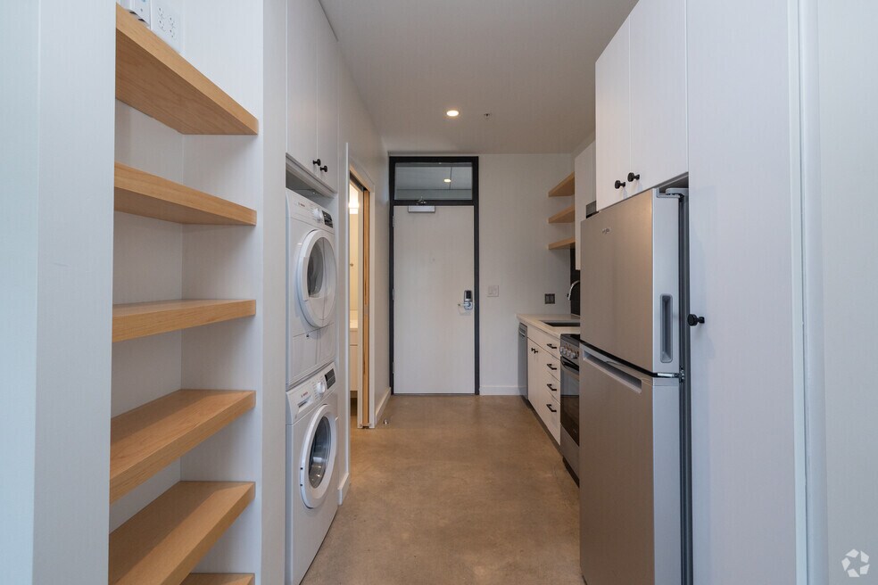 Studio - 410SF - River & Rails