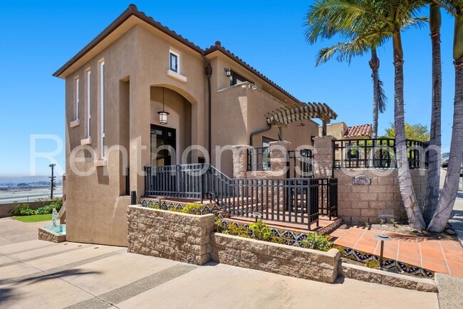 Photo - 2940 Columbia St